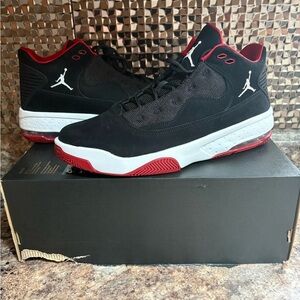 Jordan Max Aura 2 Black and Red Sneakers Sleek Design shoes new